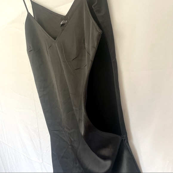🌻HP🌻NastyGal Collection 0 Black Satin Mini Dress, V-Neck - NWOT - Picture 7 of 10